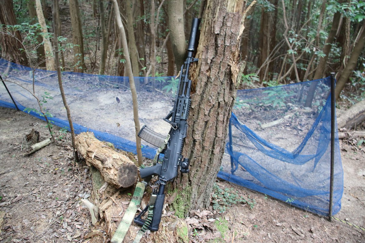 gundamRonaster's tweet photo. @airsoft97_shop AK系統ですね。ノンカスタムも勿論良いですが、
AK系統の実在するカスタムパーツを用いた。
カスタムAKが大好き星人です。 https://t.co/jhVnsRdx1g
