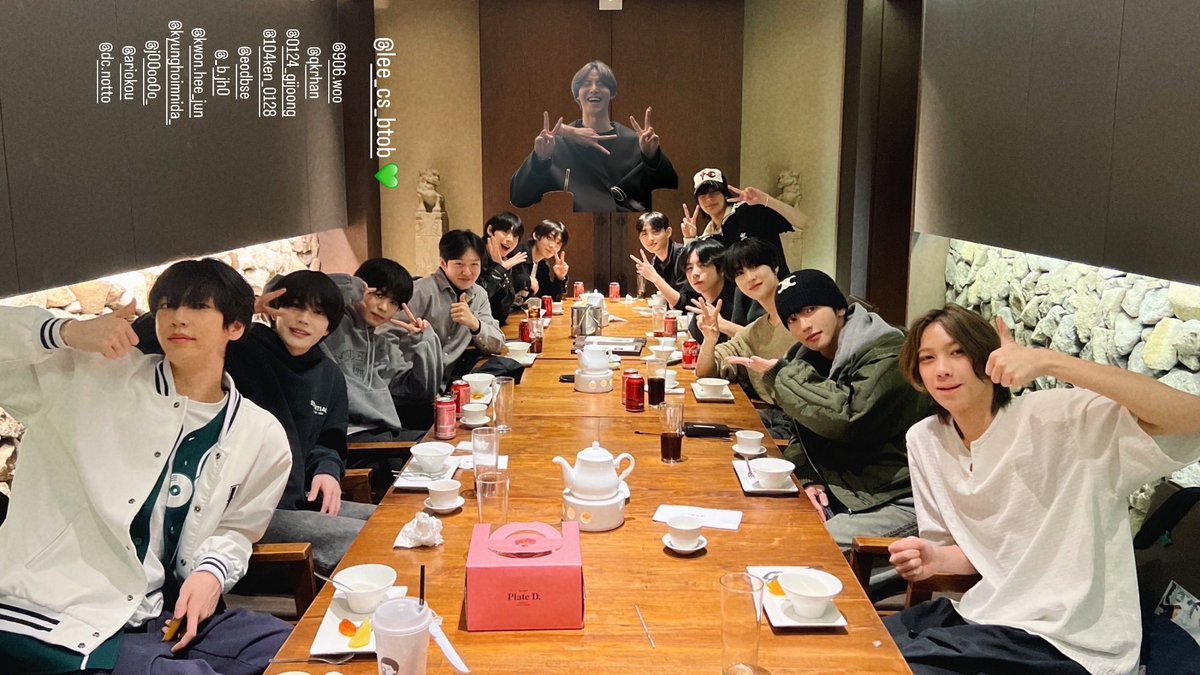 [📸] 250126 | INSTAGRAM STORY UPDATE

Groove Team went out and enjoyed the meal together before Kenta goes back to Japan!

Hanseo keep the updates coming 😼
#구한서 #KOOHANSEO
#유니버스리그 #universeleague