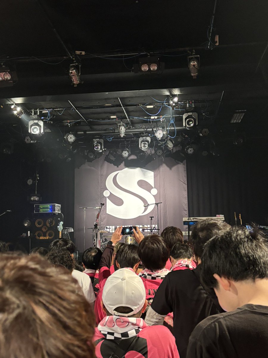 soccer03_07's tweet photo. Lady to go  仙台darwin

みんなノリが良くて会場の一体感すごくてサイサイライブはやっぱり楽しすぎました!!

今度はサイファミみんなで写真撮りたい😁

#サイサイ
#サイサイライブ
#サイレントサイレン
#silentsiren https://t.co/TftjGso3aw