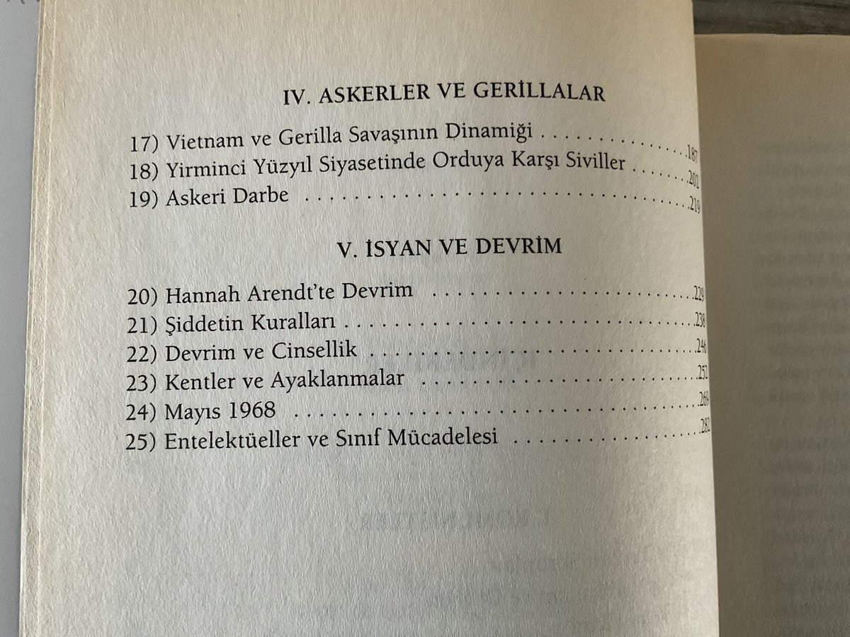 RasitGider's tweet image. İtina ile #Hobsbawm ın “Devrimciler” kitabını övüyorum. Çeviren: Hatice Pınar Şenoğuz @Agorakitap