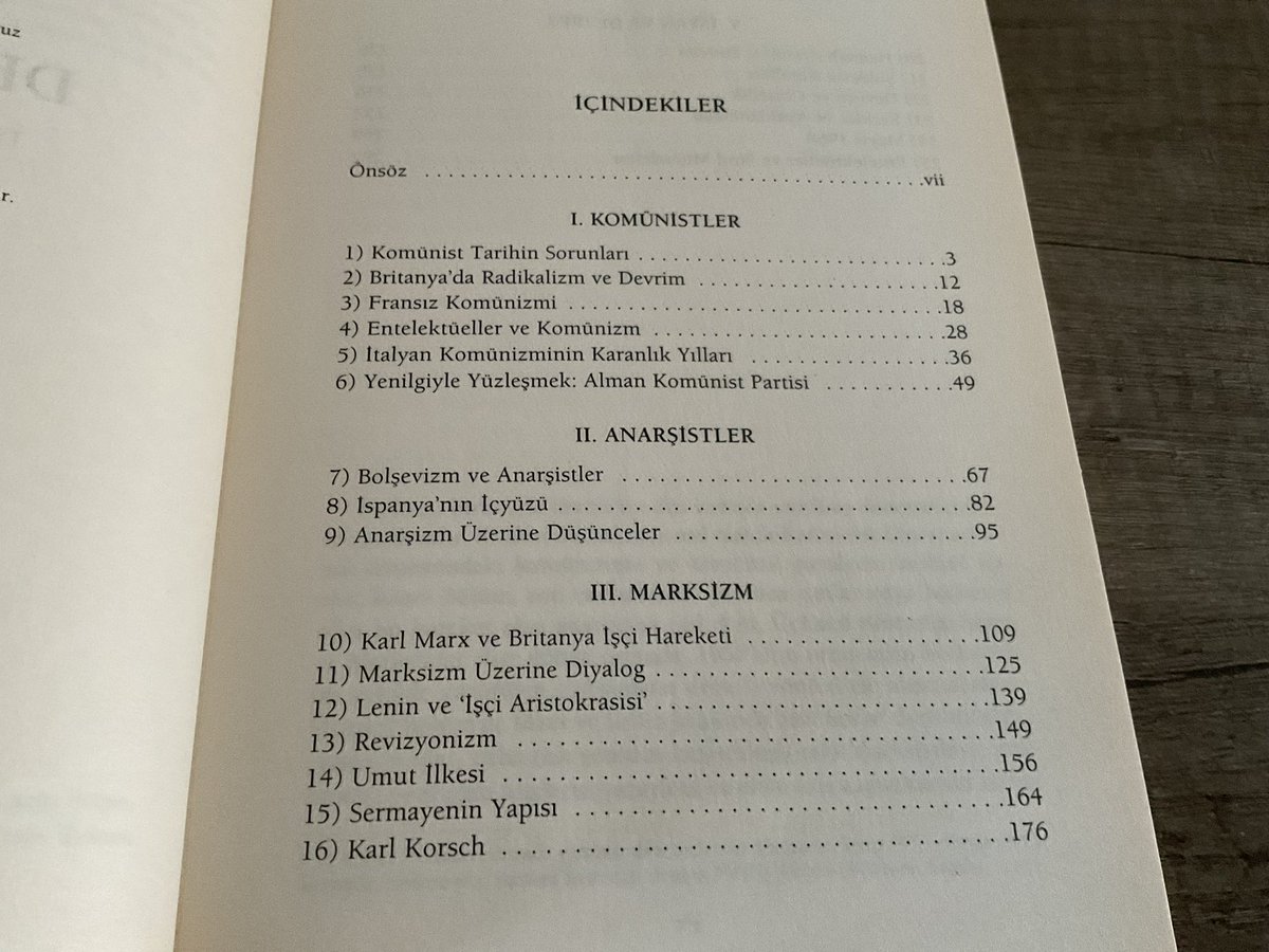 RasitGider's tweet image. İtina ile #Hobsbawm ın “Devrimciler” kitabını övüyorum. Çeviren: Hatice Pınar Şenoğuz @Agorakitap