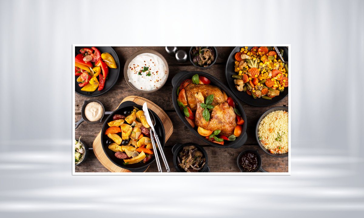 Asrama_Hogwarts's tweet image. “Terima kasih, Tuan Topi! Murid-murid baru dipersilakan bergabung di meja asrama masing-masing,” ucapnya dengan penuh kesantunan. Dengan jentikan jari, sejumlah hidangan bermunculan di setiap meja panjang. “Selamat menikmati hidangan, para siswa!”