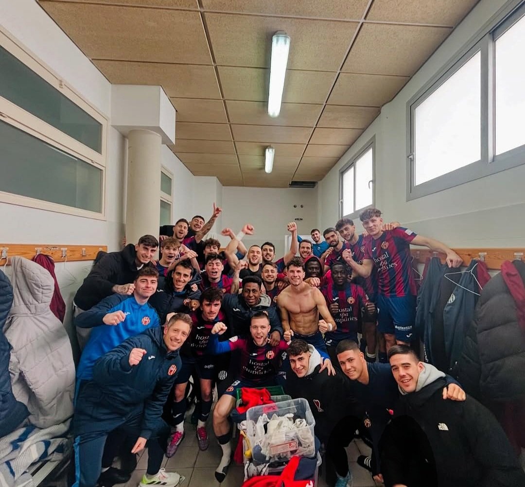 😍⚽️SI SI SI SI!! 3 PUNTS MOLT IMPORTANTS 

Ens hem imposat per 2 gols 0 al @cerdanyolafc en un partit que hem dominat de principi a fi!

💪🏼 SOM EL FC L’ESCALA!

#3arfef #fclescala #EscalaCerdanyola #Somlescala