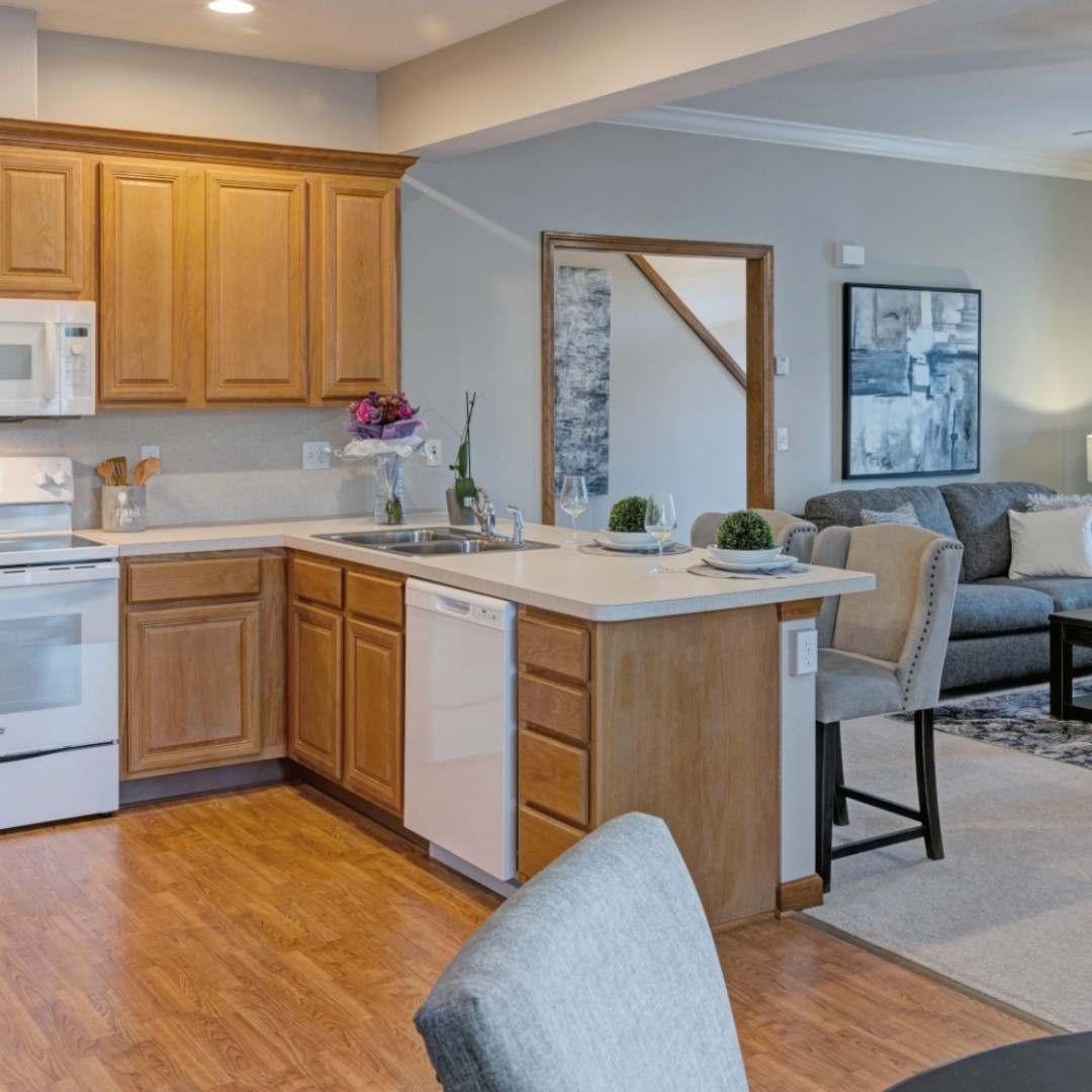 Sunday vibes: brunch at home. ☕ Your in-kitchen breakfast bar at Deer Valley Townhomes is the perfect spot to enjoy it.