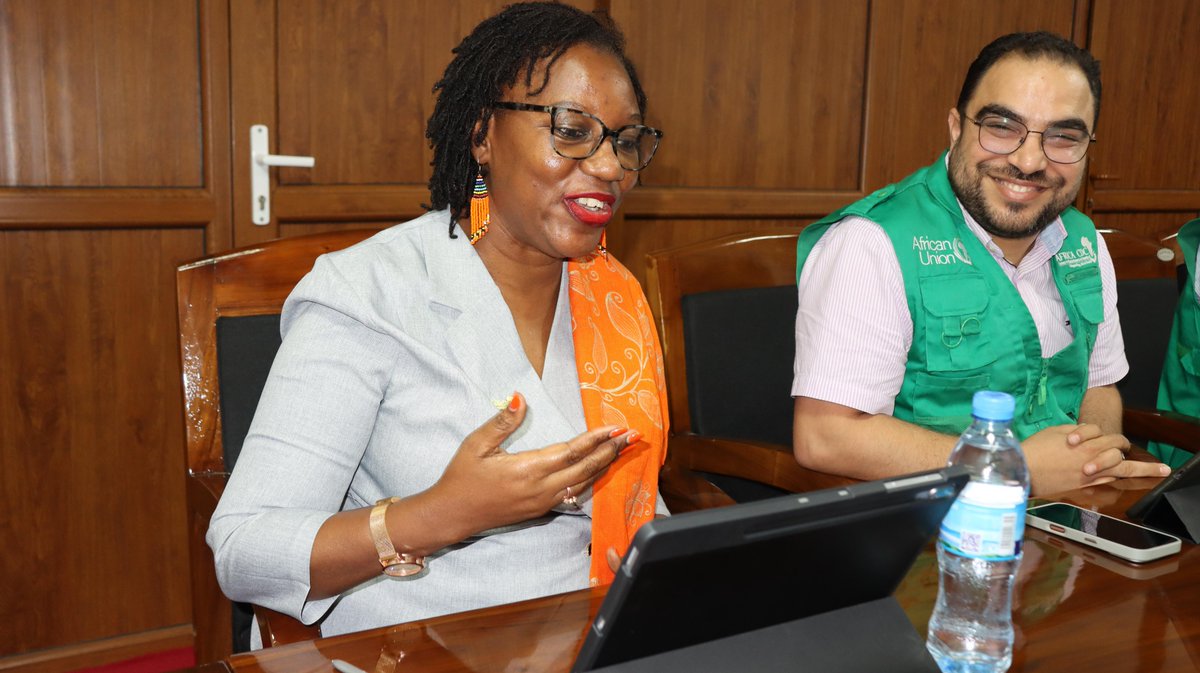 AfricaCDC's tweet image. The @AfricaCDC team is on the ground in #Tanzania, providing technical support to scale up #EOCs, enhance surveillance, and strengthen lab capacity to save lives.

We commend the leadership of @wizara_afyatz in the fight against #Marburg Virus Disease in #Kagera.