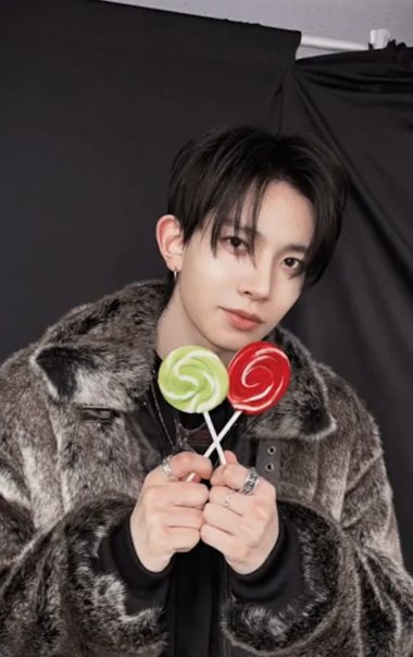 ihs_heeseung's tweet photo. ❤️🖤 #HEESEUNG #희승 https://t.co/tAEy6ewalg