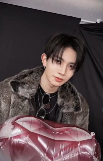ihs_heeseung's tweet photo. ❤️🖤 #HEESEUNG #희승 https://t.co/tAEy6ewalg