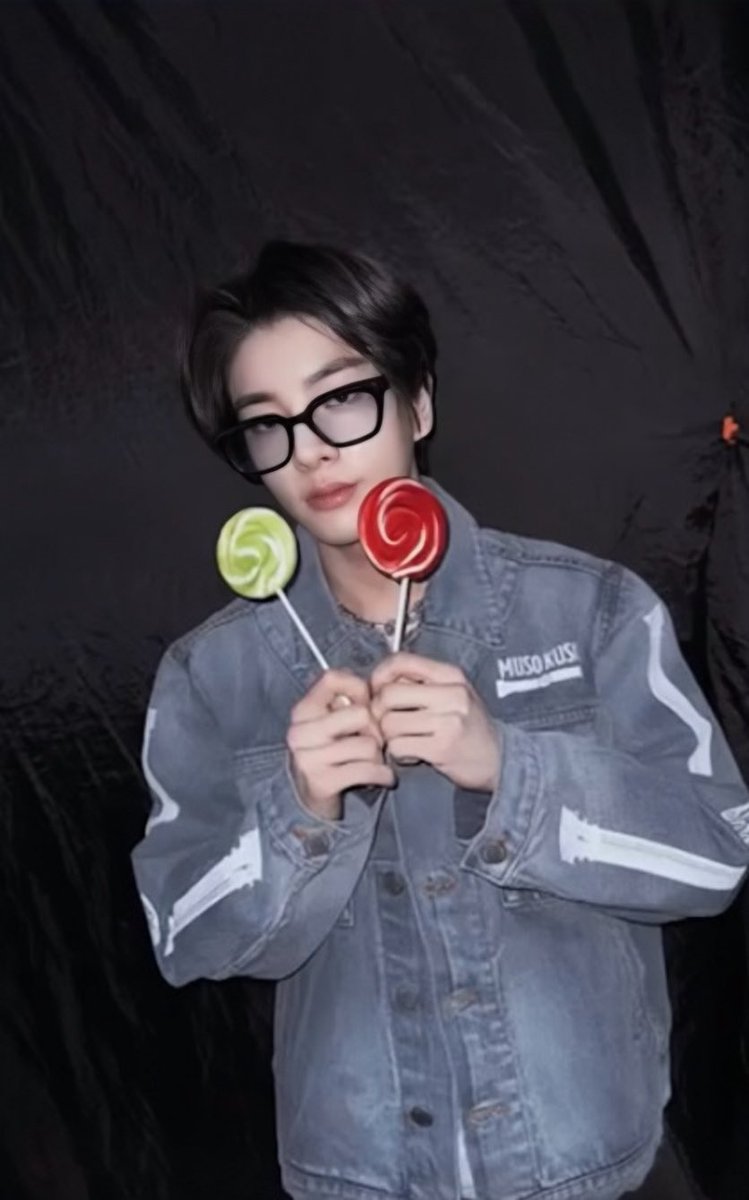 15ARCHIVEz's tweet image. polaroid love 🍭 #제이크 #JAKE #ENHYPEN