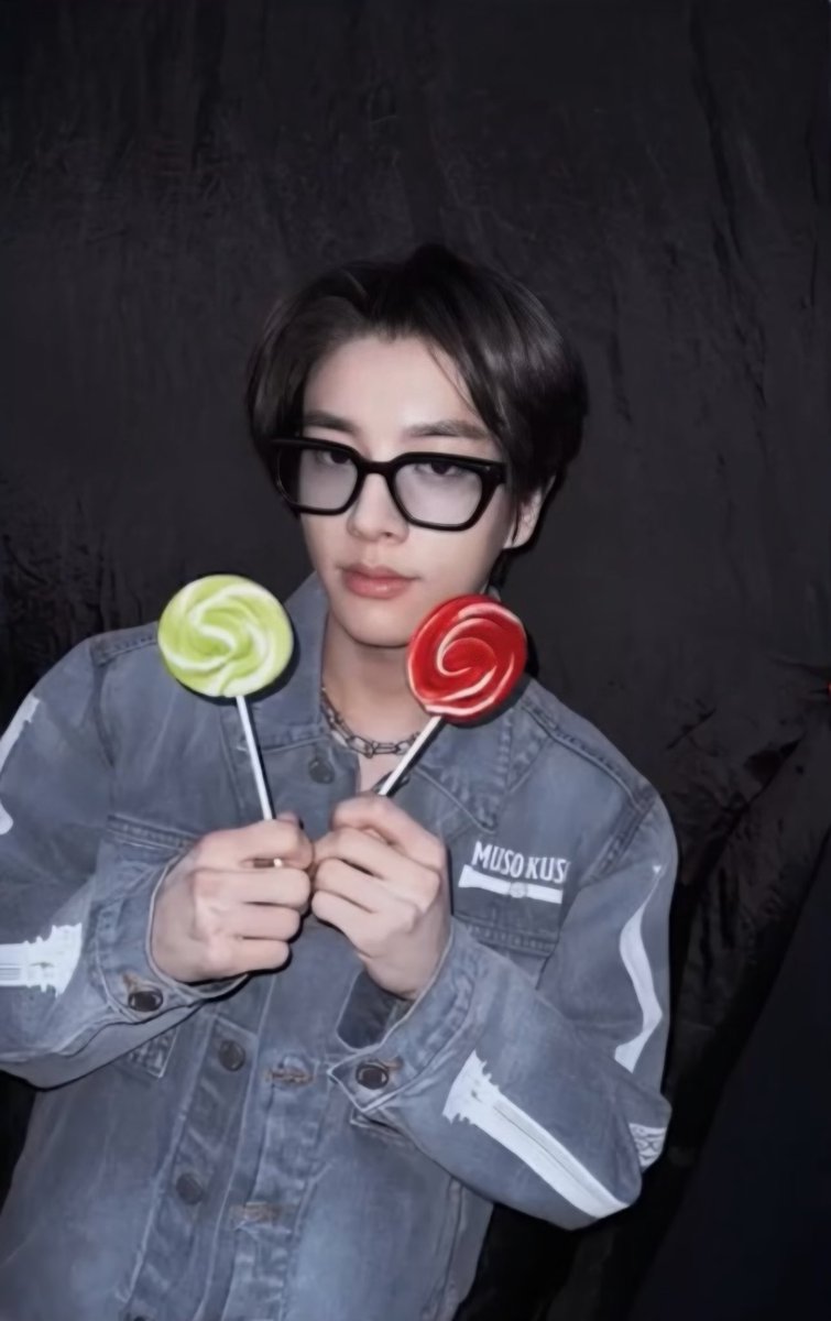 15ARCHIVEz's tweet image. polaroid love 🍭 #제이크 #JAKE #ENHYPEN