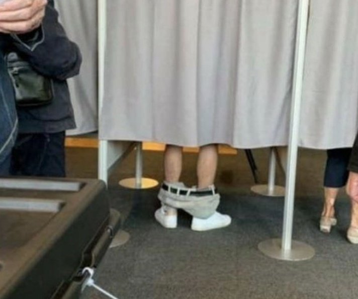 SurmulotsNews's tweet photo. 🗳🇫🇷 FLASH – Louis Boyard a voté.
#VilleneuveSaintGeorges https://t.co/BYuautrgut