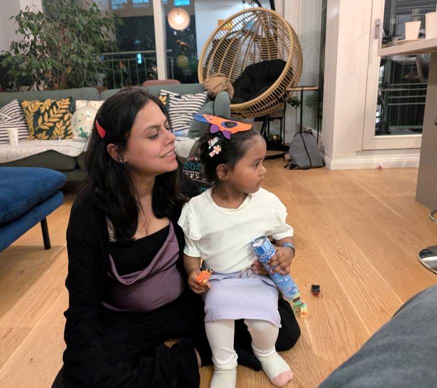 hellomeghna's tweet photo. Working mom life: one minute you're leading a meeting, the next you're cleaning crayon off the walls. 

#HelloWorld https://t.co/azOipuvjHz