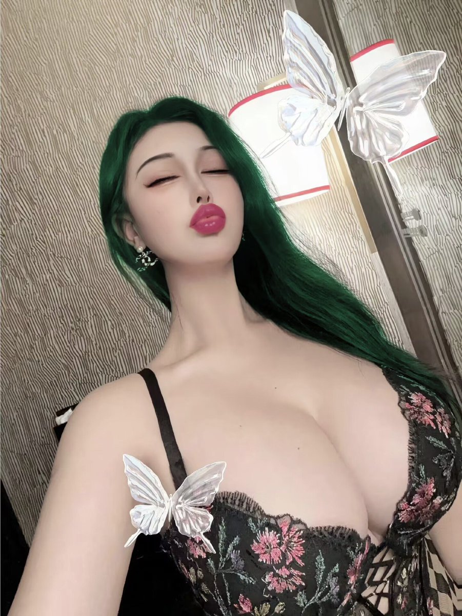 lingerbaby12's tweet photo. 拜金名媛绿毛王八闺蜜撅着红釉屁眼子唇戴着36H罩杯猪奶发情舌吻男爹屁眼💋 https://t.co/xXftxrDCGk