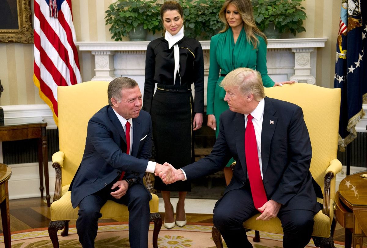 XNews24_7's tweet image. 🚨 #BREAKING: President Trump just revealed he talked with the King of Jordan about MOVING Palestinians to neighboring countries! 🇺🇸🔄🇯🇴

#TrumpJordanTalks #PalestinianRelocation #GeopoliticalShuffle