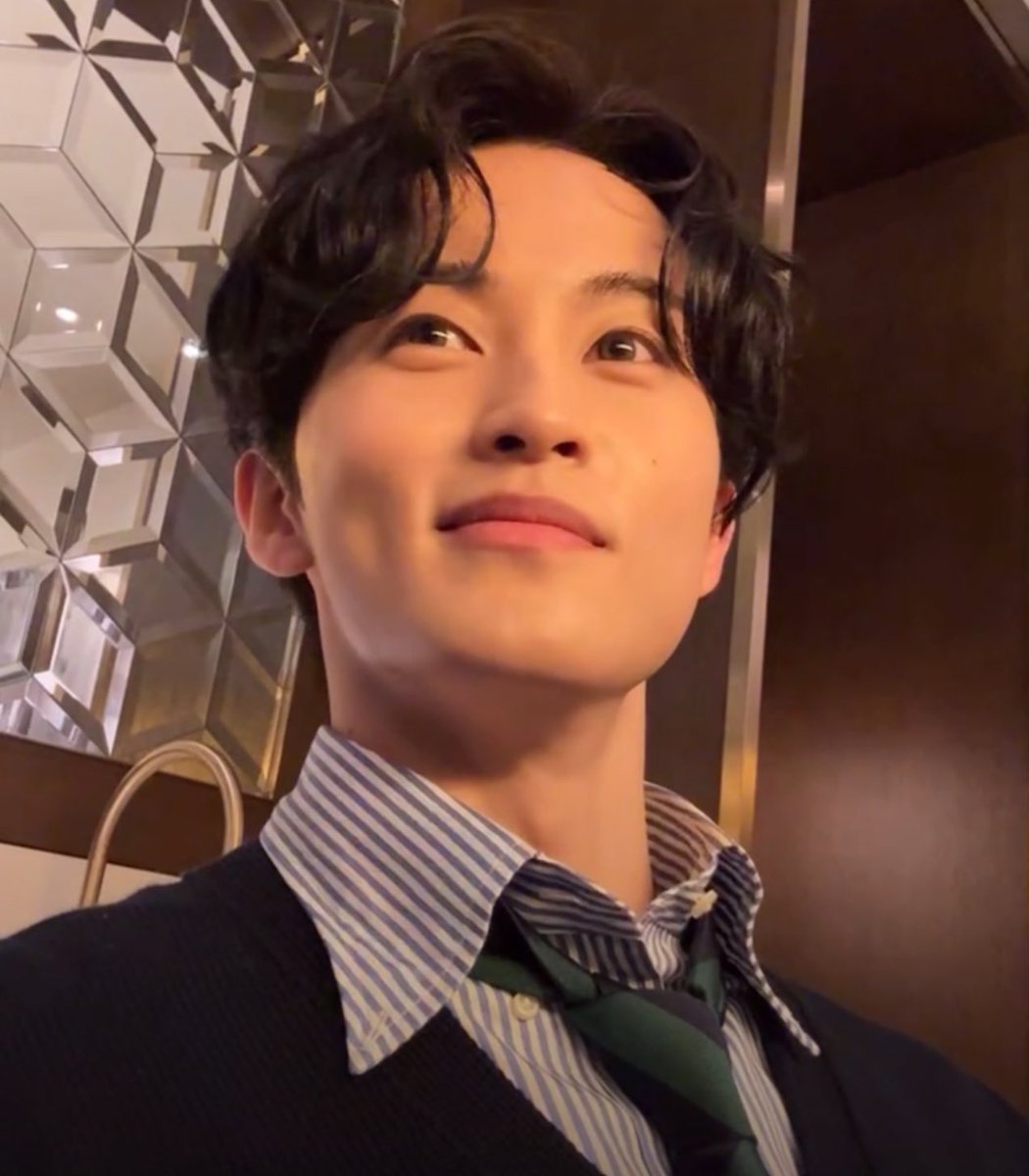 Ieemarkees's tweet image. the comments during mark ig live... they’re just like me