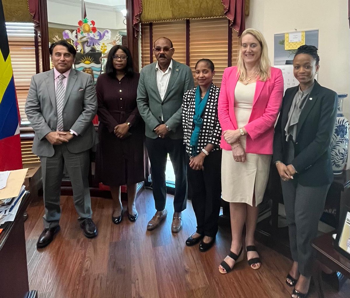 🇦🇬 Antigua &amp; Barbuda to Host CHOGM 2026! 🌍

PM Browne welcomed the Commonwealth Secretariat to begin planning for the 28th Commonwealth Heads of Government Meeting, featuring King Charles III, 56 nations, and 6,000+ delegates!

#CHOGM2026 #AntiguaAndBarbuda #Commonwealth
