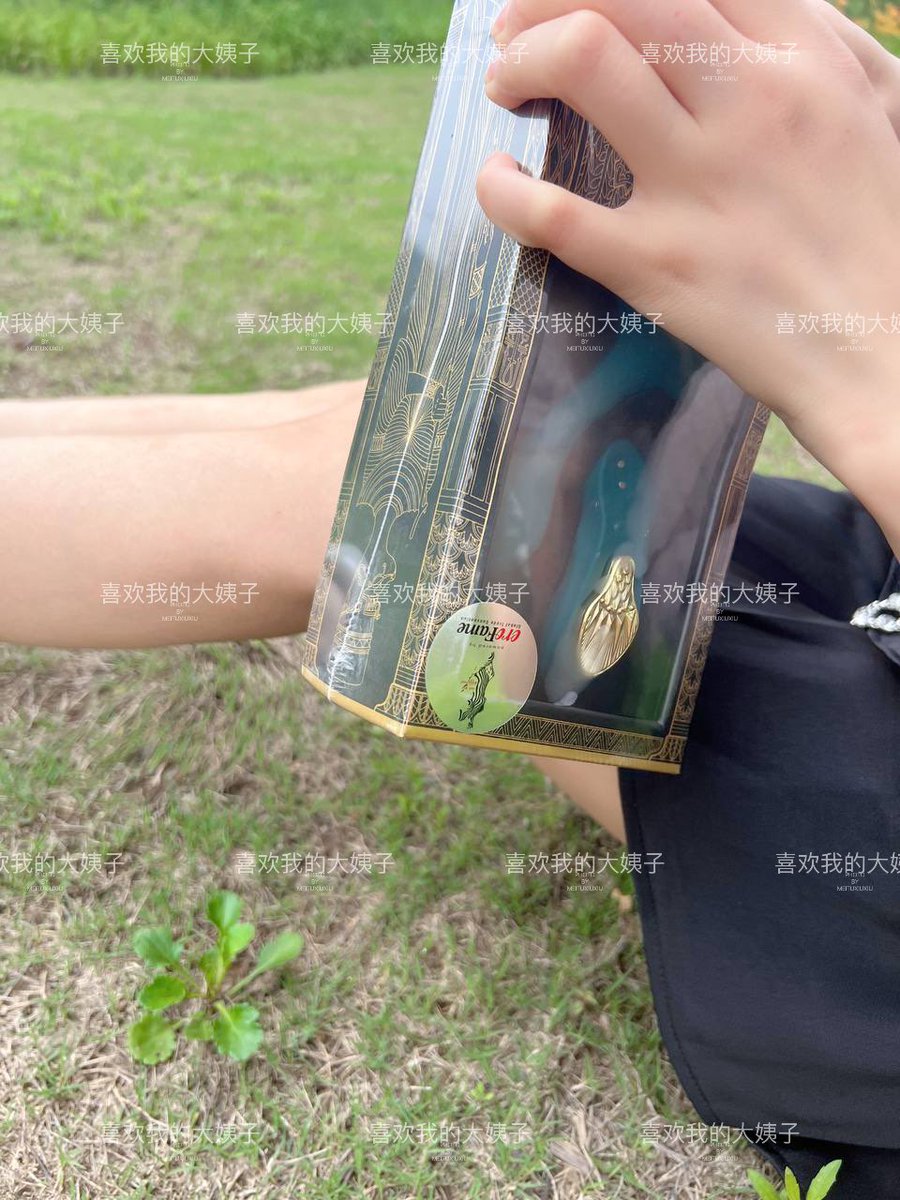 受推特的影响，那个时候马斯克还没收购推特呢，哈哈，还没走改名叫X
还是喜欢twitter 🟰小蓝鸟
时间2023年6月3日，也是第一次带老婆在外面，在我的百般请求下，那个时候的老婆出门基本上都是休闲装，老粉丝应该有印象
和老婆第一次在公园塞入跳蛋 https://t.co/K0V1vjZ8MW