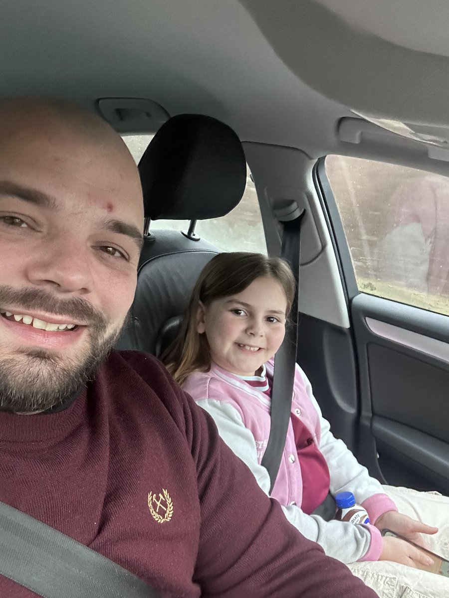 JWhufc's tweet image. Another away day with my little hammerette. Elisiya predicts a 2-1 defeat🤣 Come on you Irons #awaydays #whufc