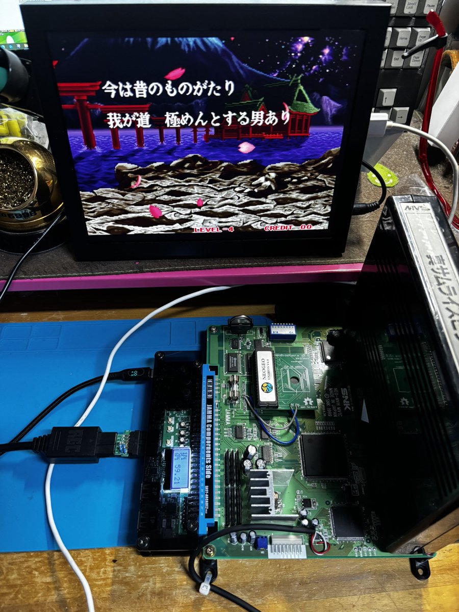 hide_loopcube's tweet photo. #EASYARCADE 2 でRAD2Xを使うとRGBツマミ一番弱くしても色が強い問題解消用の中間コネクタ作った！！
RGBそれぞれとGNDに75Ω挟むだけなんだけどRAD2Xは本来用途のSFCでも使うから改造したくなかったので専用ゲタをね。
自分以外にしか需要ないので完全自己満足アイテムw https://t.co/ptjv5zsjdW