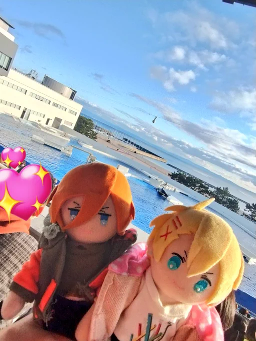 今日は神戸須磨シーワールドに行ってきましたシャチのショーもイルカのショーもすごく楽しかったですランチビュッフェのおにぎりがめちゃくちゃ可愛かった閉園ギリギリまでいるとイルカ水槽の前も人がいなくてぬい出して写真取れましたw夕焼けもすごく綺麗でした〜 