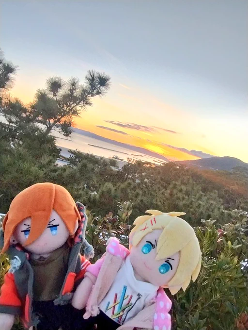 今日は神戸須磨シーワールドに行ってきましたシャチのショーもイルカのショーもすごく楽しかったですランチビュッフェのおにぎりがめちゃくちゃ可愛かった閉園ギリギリまでいるとイルカ水槽の前も人がいなくてぬい出して写真取れましたw夕焼けもすごく綺麗でした〜 