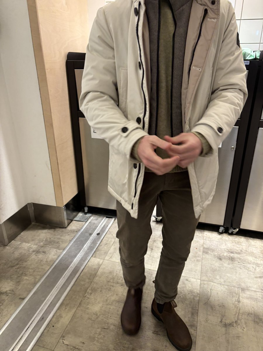 daniueeela's tweet photo. in 30 anni mai avuto un ragazzo che si sappia vestire da solo, che emozione 🥲 https://t.co/tGF0C76G1J