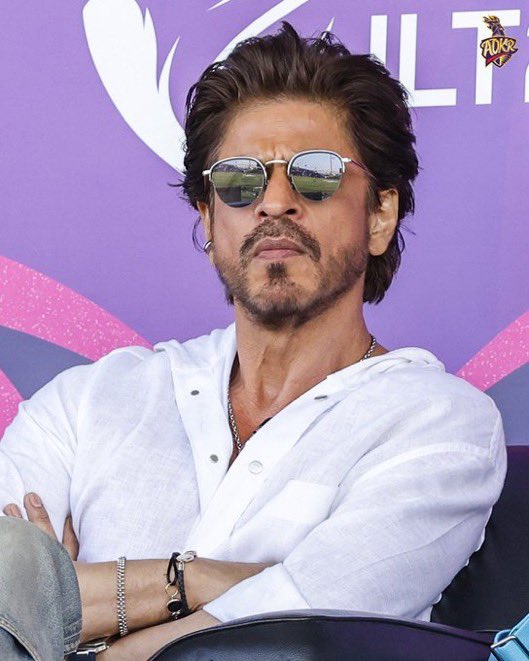 Pics-2: King 👑 Khan <a href="/iamsrk/">Shah Rukh Khan</a> with <a href="/pooja_dadlani/">Pooja Dadlani</a> in today’s #ADKRvDC match to cheer our Knights. 

#WeAreADKR | #AbuDhabiKnightRiders | #DPWorldILT20 <a href="/ADKRiders/">Abu Dhabi Knight Riders</a>