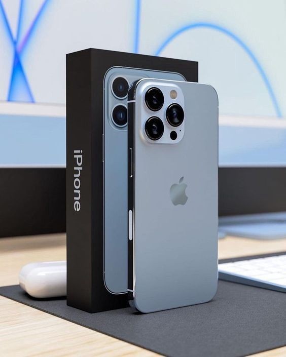 yazidcm's tweet photo. Apple iPhone 13 Pro Max smartphone. Announced Sep 2021. Features 6.7″ display, Apple A15 Bionic chipset, 4352 mAh battery, 1024 GB storage, 6 GB RAM Huge camera upgrades. New OLED display with ProMotion. Fastest smartphone chip ever. Breakthrough battery life. https://t.co/9metIJ1VjT