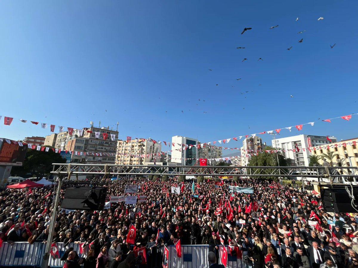 Zafer Partisi İzmir mitingi X platformunda 550 bin kişi tarafından izlendi ve Bornova Meydanı tıklım tıklım doldu.