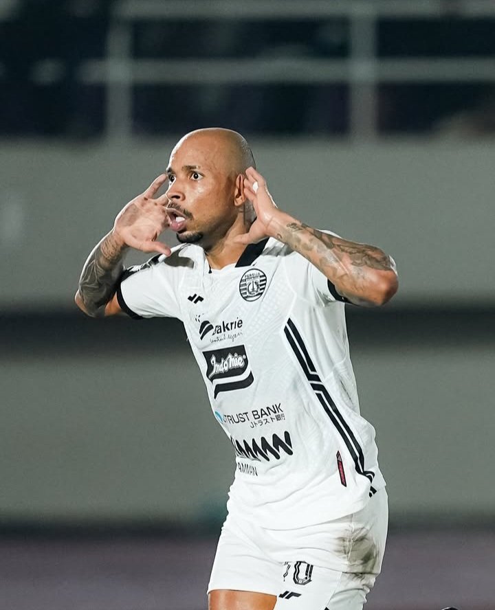 Macan tetaplah Macan, bukan kucing!
Chantmu terlalu dini mas!

1 poin dari kota Solo
Terima kasih <a href="/Persija_Jkt/">Persija Jakarta</a>