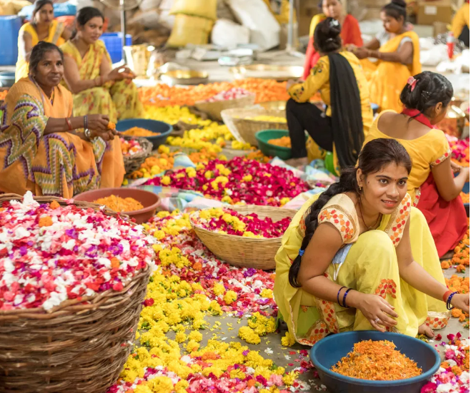 thehawkeyex's tweet photo. In context to freebies, Kejriwal said, "Paisa asli women empowerment hai, baki sab chochley hai."

Is distributing monthly money or sustainable income truly real empowerment?

Let's see how spiritual corridors are changing women's lives that many are missing.
1/ https://t.co/GKBAekteAD