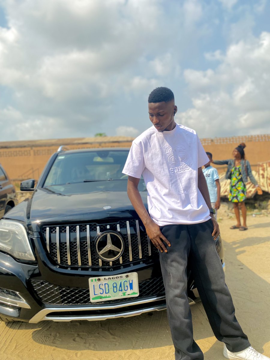Jonkomics's tweet photo. Mumu don finally buy GLK😂😂

Congratulations to me 🎉🤩 https://t.co/TMCLqKg6Vn