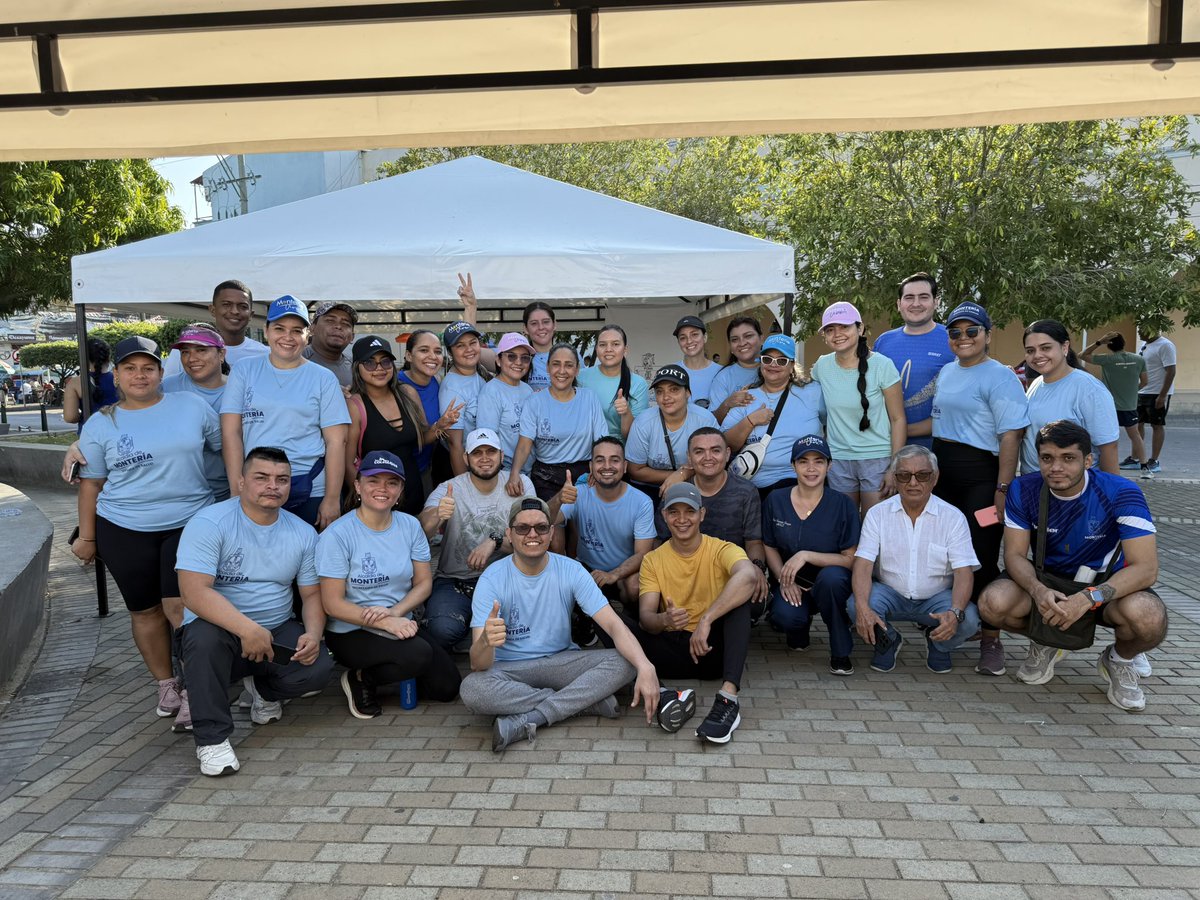 LilianSRamirezB's tweet image. Siguiendo el ejemplo de nuestro alcalde @kerguelenhugo Secretaría de Salud se movilizó a la bicirruta 🏃🏻‍♀️‍➡️🚴‍♀️ La #BicirrutaSinú ya es parte de la tradición dominical de los monterianos. La @monterialcaldia ❤️🤍💙 sigue promoviendo hábitos de vida saludables para todos 🌟