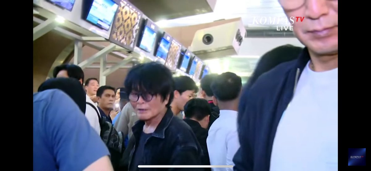 UpdateBolabola's tweet photo. Suasana check in counter Terminal 3 Bandara Soekarno Hatta jelang kembalinya Shin Tae-yong dan para asistennya ke Korea Selatan.

Safe flight🙏🏻🇰🇷🇮🇩 https://t.co/1VspAN4o3G