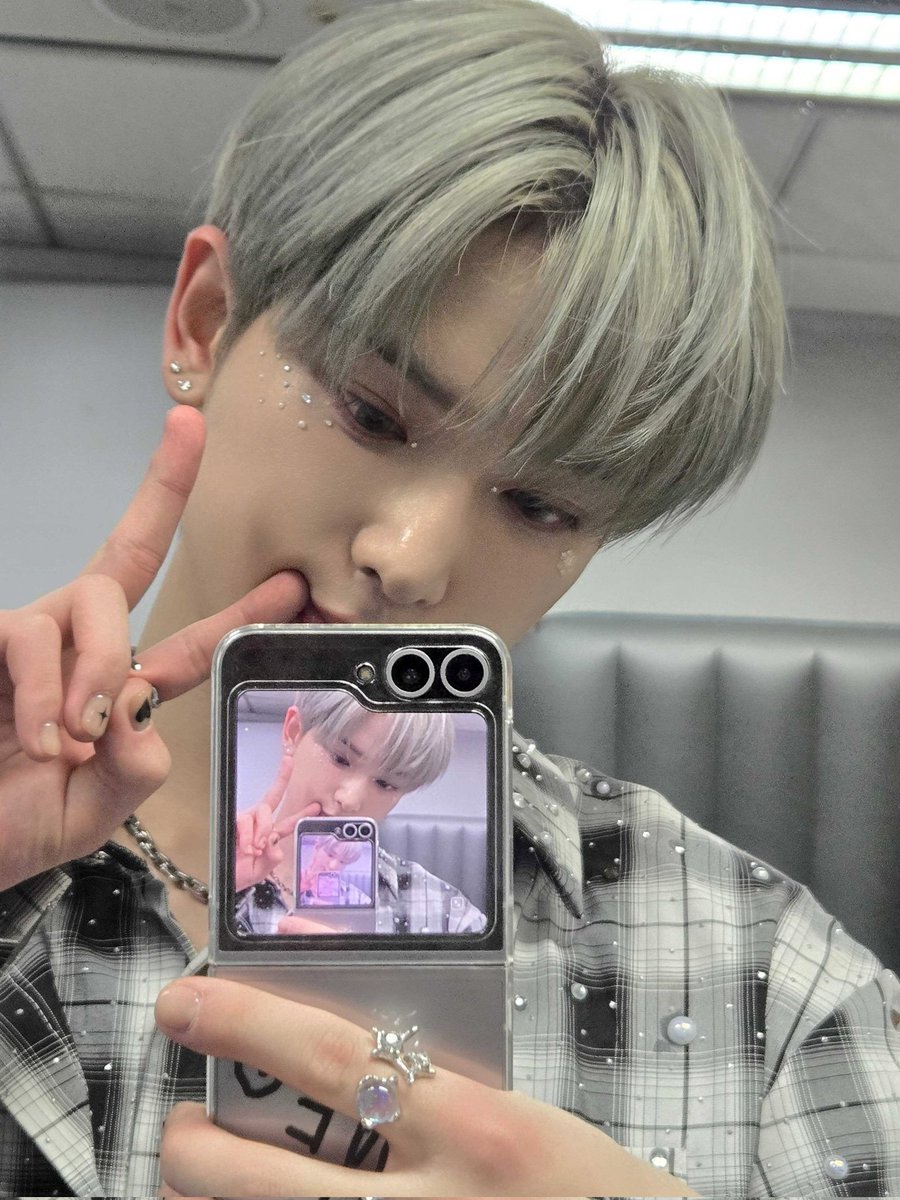HARUA_FR's tweet photo. 📲 ─ W UPDATE

#HARUA : 25.01.26 inkigayo 📸
(1/2)

 #andTEAM #앤팀
#하루아 #ハルア #HARUA https://t.co/JsIMHnt2MQ
