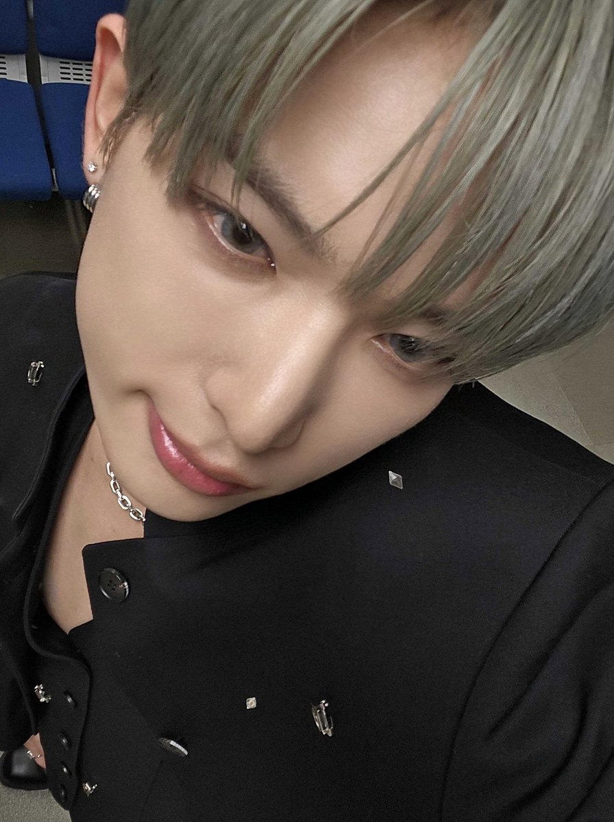 HARUA_FR's tweet photo. 📲 ─ W UPDATE

#HARUA : 25.01.26 inkigayo 📸
(1/2)

 #andTEAM #앤팀
#하루아 #ハルア #HARUA https://t.co/JsIMHnt2MQ
