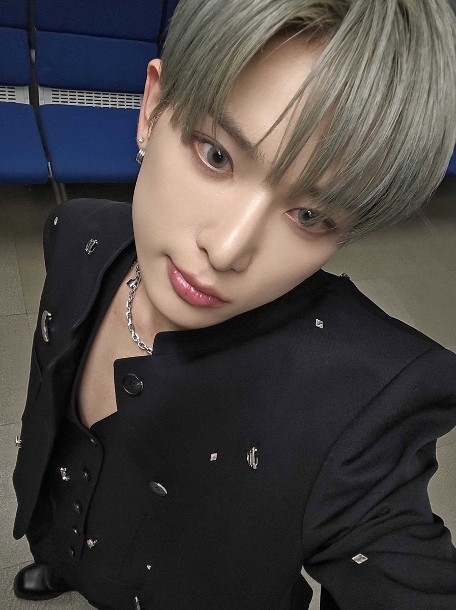 HARUA_FR's tweet photo. 📲 ─ W UPDATE

#HARUA : 25.01.26 inkigayo 📸
(1/2)

 #andTEAM #앤팀
#하루아 #ハルア #HARUA https://t.co/JsIMHnt2MQ