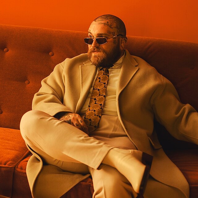 talkofthecharts's tweet photo. Teddy Swims’ “Lose Control” is on track to spend a milestone 50th week inside the top 10 of the Billboard Hot 100 (dated Feb. 8th).

It will be 7 weeks away from tying the all-time record (“Blinding Lights”). https://t.co/JtwDSxNp7j