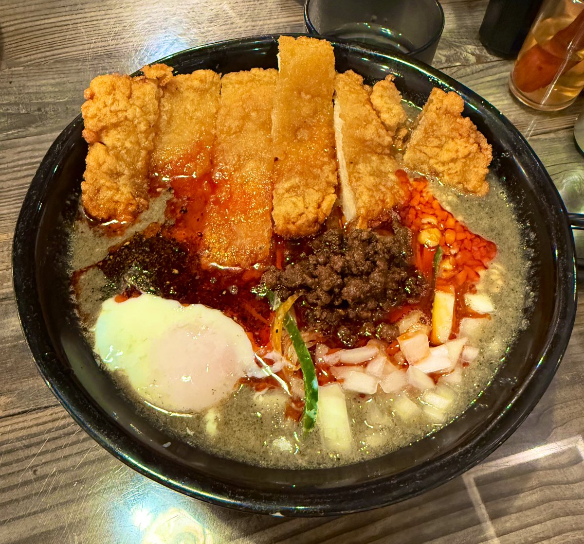 イベント終わりはパーコー坦々麺🎪

背中から落ちちゃったカメラマンさんが
心配だったなぁ🥺大事無いといいな。

 #もえ誕祭