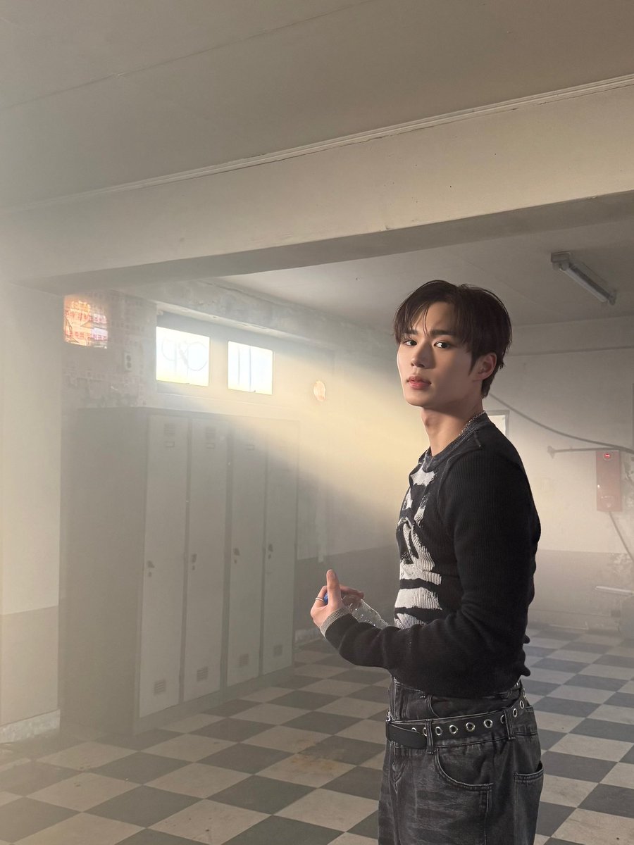 WEi__Member's tweet photo. [#준서] 정말 추웠던 날..! https://t.co/XxDuSPJQoT