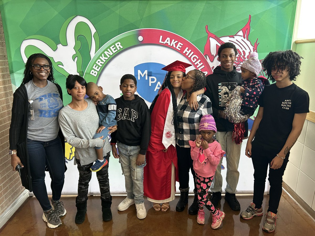 MPA_RISD's tweet photo. Congratulations Zhiere! She  is our latest @LakeHighlandsHS graduate. @kerrijones03 @CarmenSteward9 @TJNavin @ShariceLashay_ https://t.co/QjlzaJvsrm