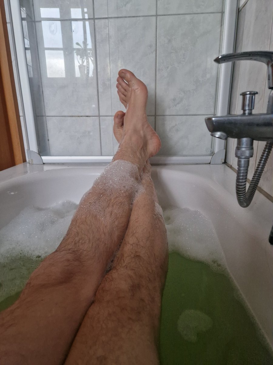 jolly2303's tweet photo. Sonntagsentspannung. 
#BadewannenPost https://t.co/OiaT8S9eL7