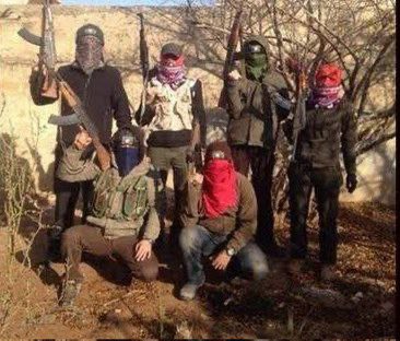 berxwedaniii's tweet photo. 2014 yılında Kobani'ye gidip YPG saflarında IŞİD'e karşı savaşan devrimci Trabzonsporlular. https://t.co/B4wRAoARum