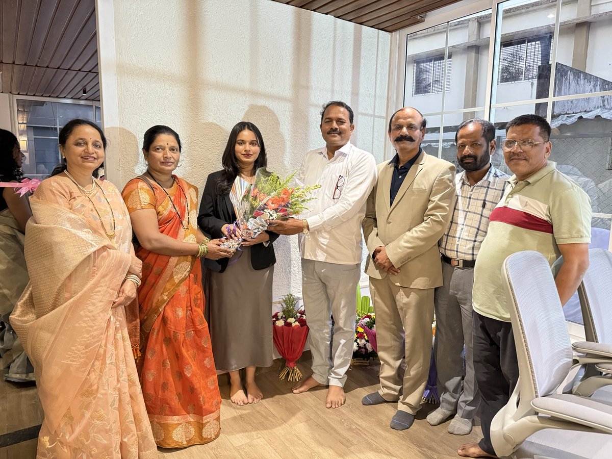आमचे मित्र धनंजय पाटील यांची कन्या शर्मिष्ठा अडव्हकेट हायकोर्ट मुंबई यांच्या कोल्हापुरातील कार्यालय उद्घाटन प्रसंगी