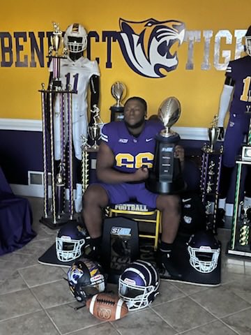 limitxtra's tweet photo. #AGTG After a great conversation and visit I’m blessed to receive an offer to @GoTigers_FB !! Thank you for the opportunity @CoachClayton75🙏🏾
@WJKeenan_FB @Neelyboy3 @CoachDarbyB @CoachBranJones @LouatTheState @HighSchoolBlitz @himiam68 @RivalsWardlaw @junebugnewyork https://t.co/KpJU23cTAw