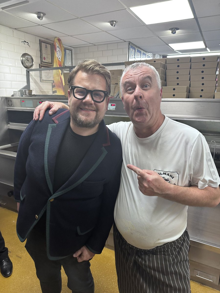 ColmansTemple's tweet image. What an incredible night welcoming James Corden to Colman’s 🐟🍟

It was a pleasure to welcome James Corden last night after visiting South Shields for David Milibands annual lecture. A brilliant night for all our team, and to have such a big name enjoying our fish and chips!