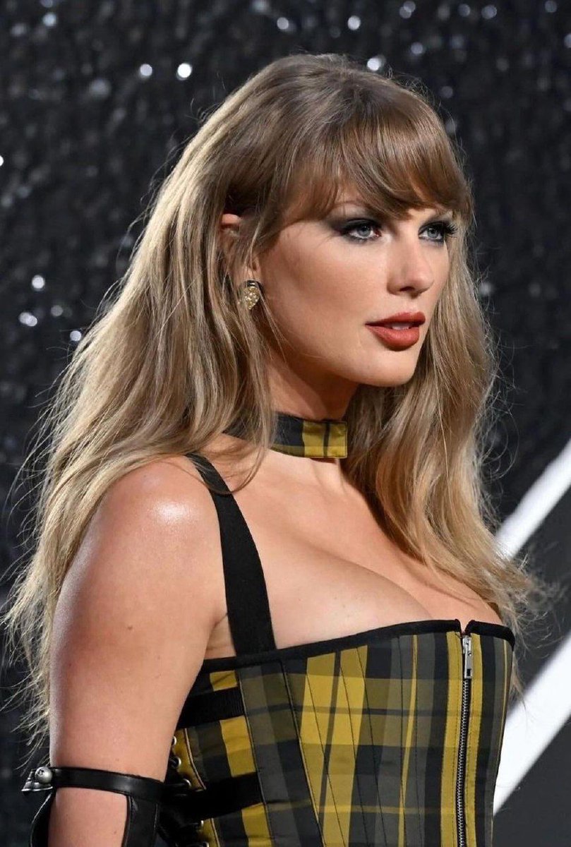 Taylor Swift 

#taylorswift