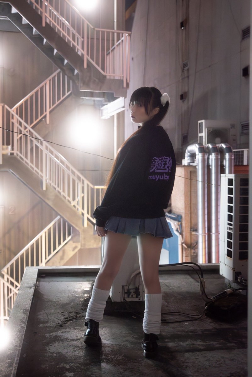 _muyubyo's tweet photo. この時間に起きてる人に着てほしいブランドです🌙 https://t.co/tvJ6jqZVI7