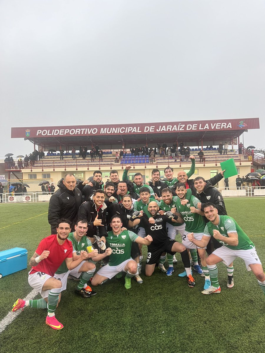 CDSantaAmalia's tweet photo. Fiiiiiiiiiinal en Jaraíz 

0-1

¡Por la afición desplazada! 

¡Hasta el final verdes! 💪🏽🟢 https://t.co/VZxl2kiOWF