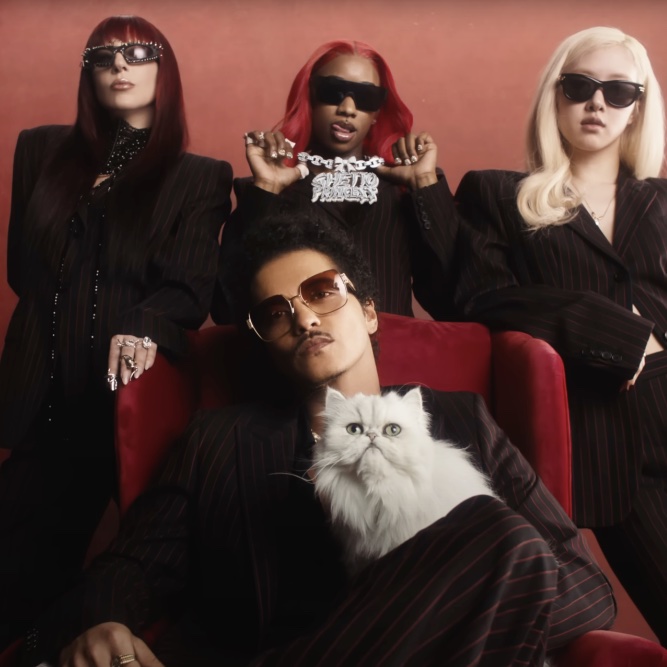 talkofthecharts's tweet photo. Sexyy Red &amp; Bruno Mars’ “Fat Juicy &amp; Wet” is pacing for a top 20 debut on the Billboard Hot 100. https://t.co/A2hlGKUDZb