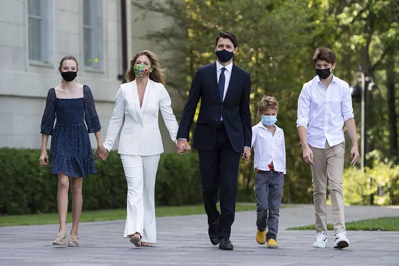 Randy912541093's tweet photo. Today's Pro Tip.....You might want to do DNA tests for Justin Trudeau and everyone in his family...for a number of reasons.... #JustinCastro #EGI #FAKEfamily #GettyImages https://t.co/NZFlvTfTJ4